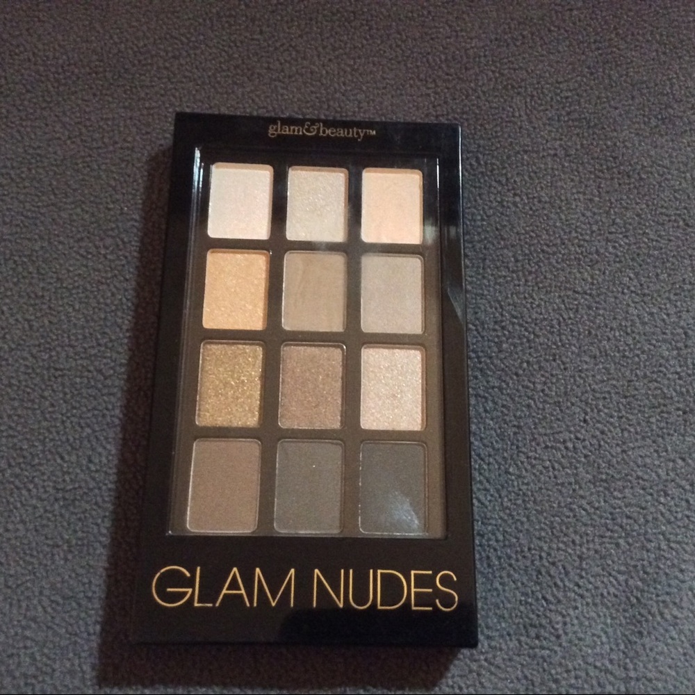 Glam and beauty eyeshadow palette